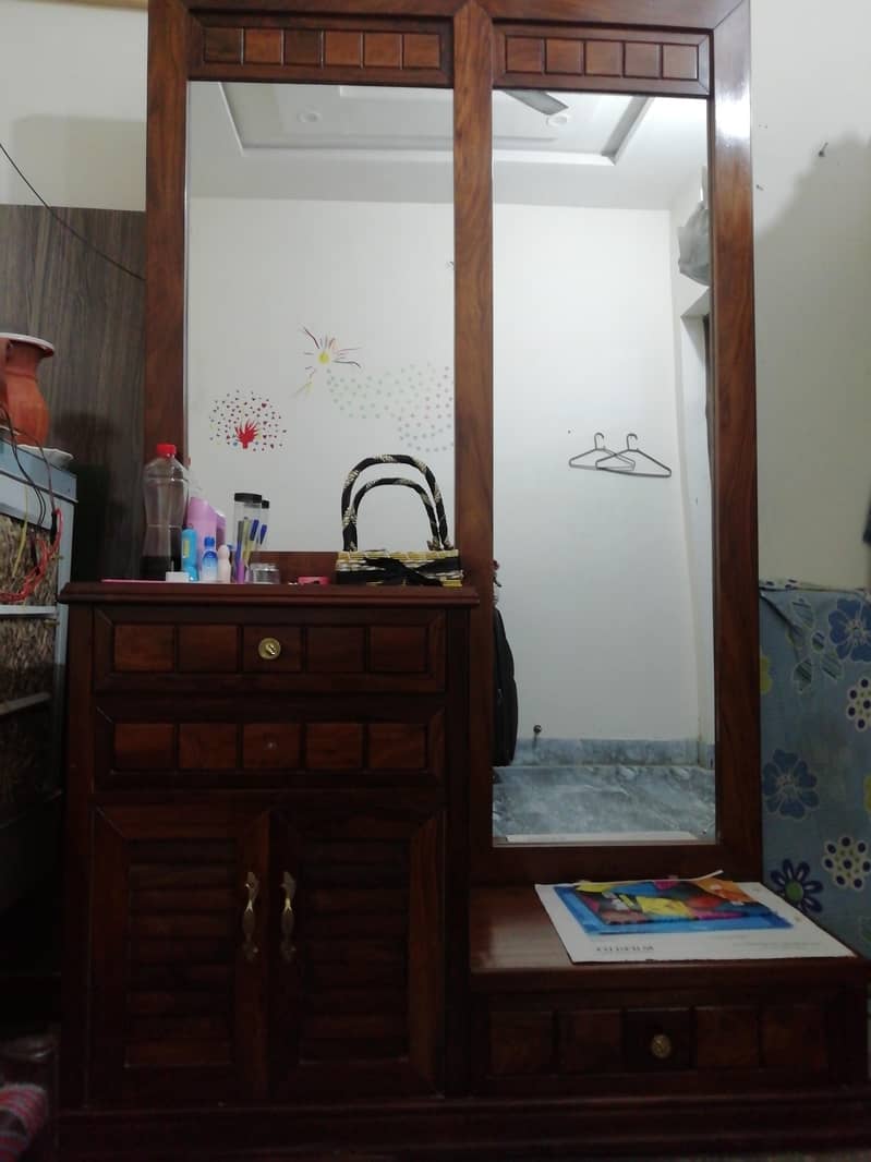 dressing table 0