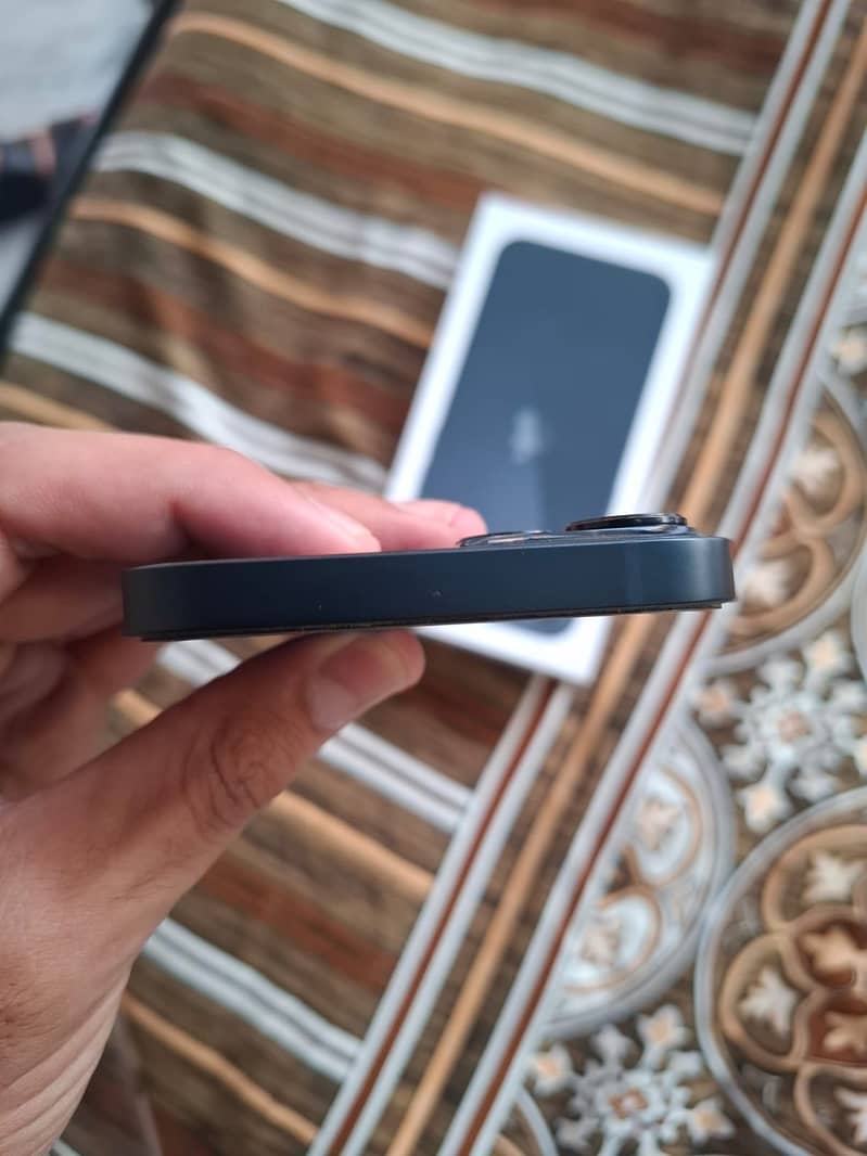 Apple iPhone 13 1