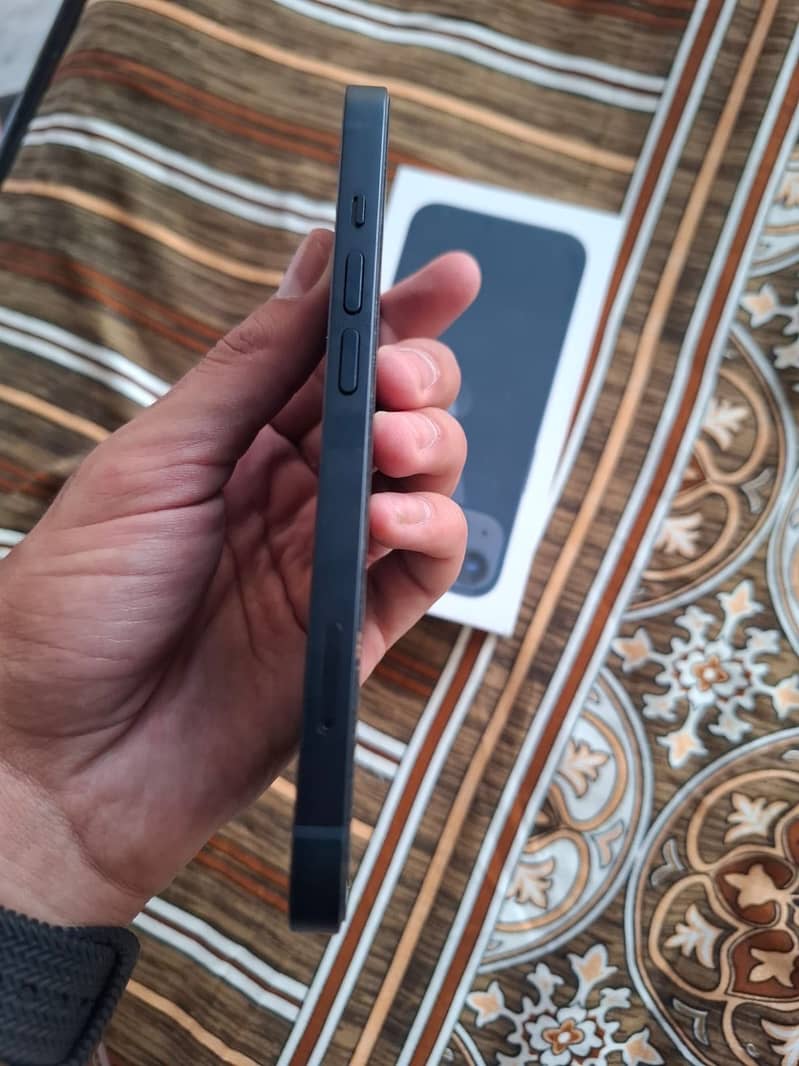 Apple iPhone 13 4