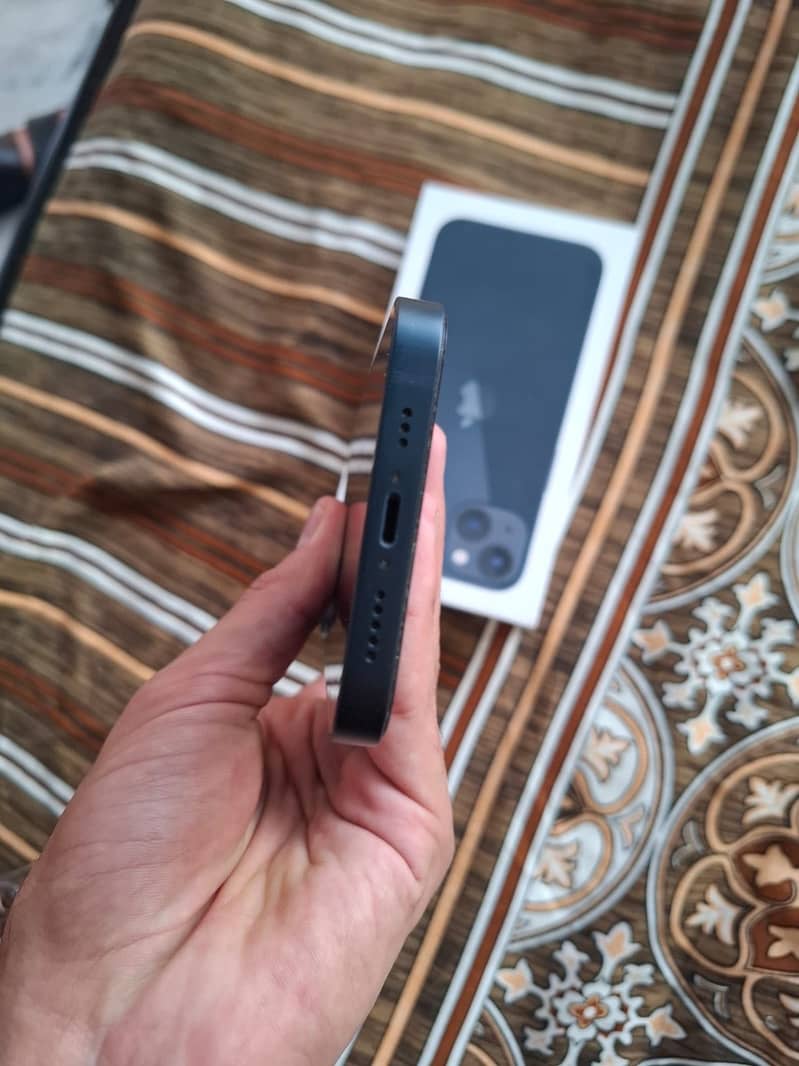 Apple iPhone 13 6