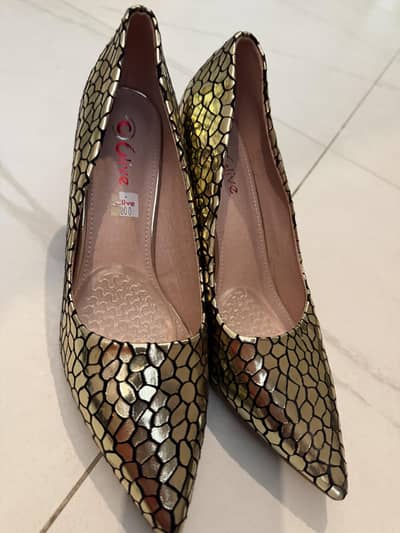 Heels and khusaa