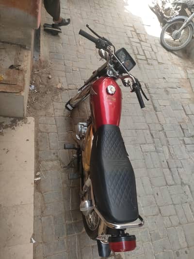 ARGENT SALE HONDA 125 SPECIAL EDITION