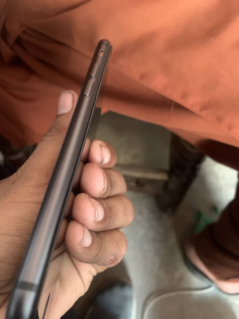 Apple iPhone 8 3