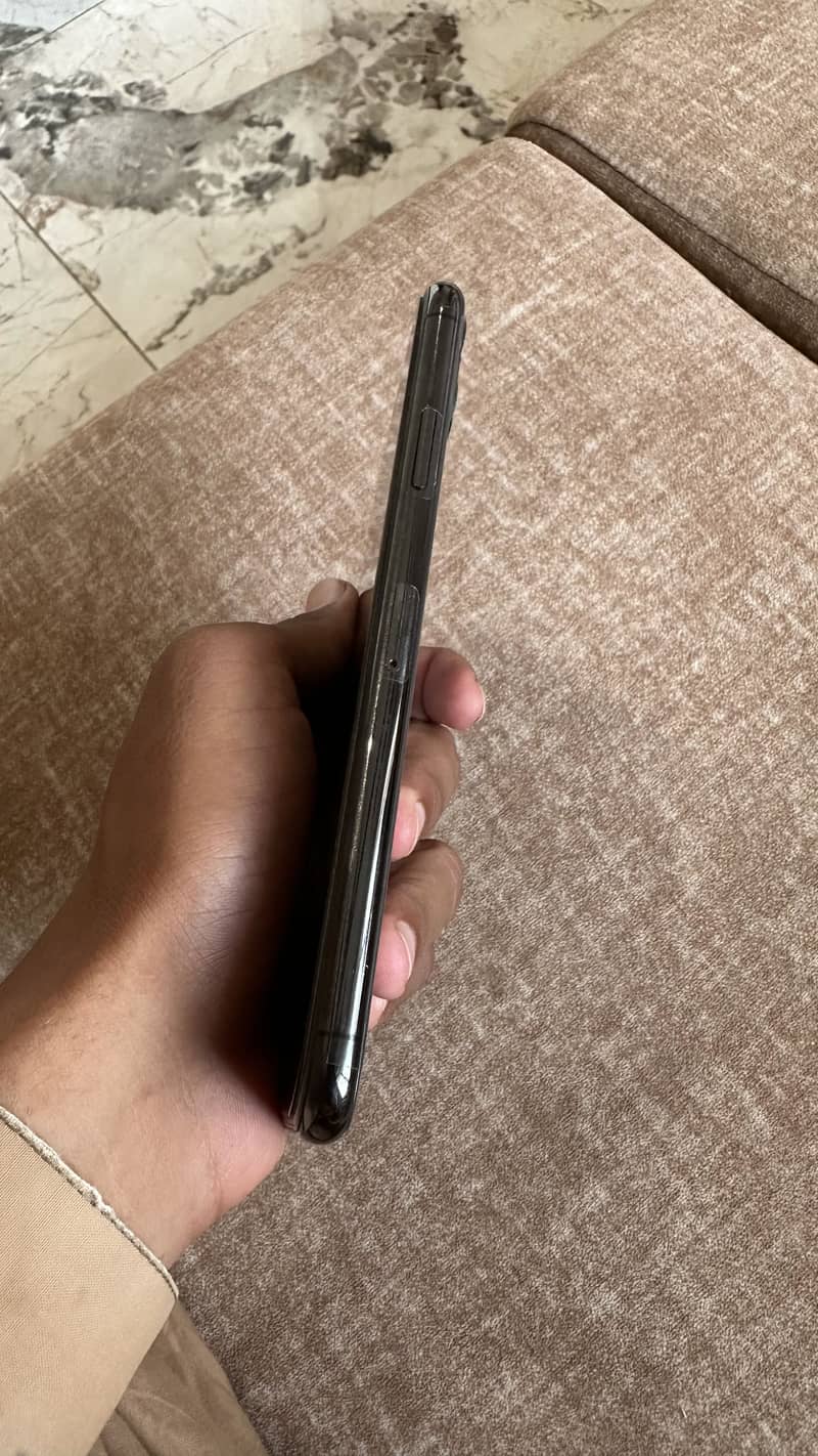 Apple iPhone 11 Pro Max 1