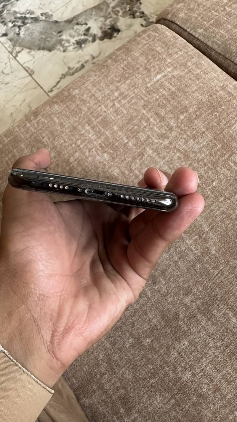 Apple iPhone 11 Pro Max 2