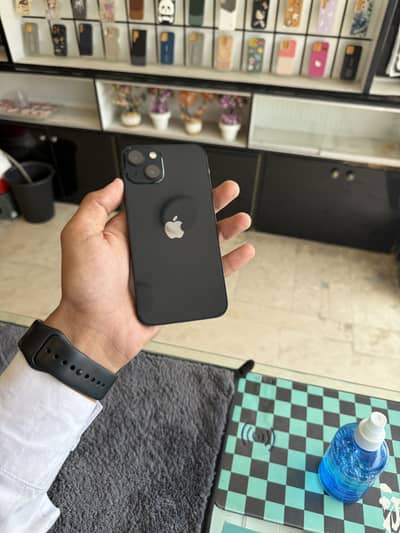 Apple iPhone 13