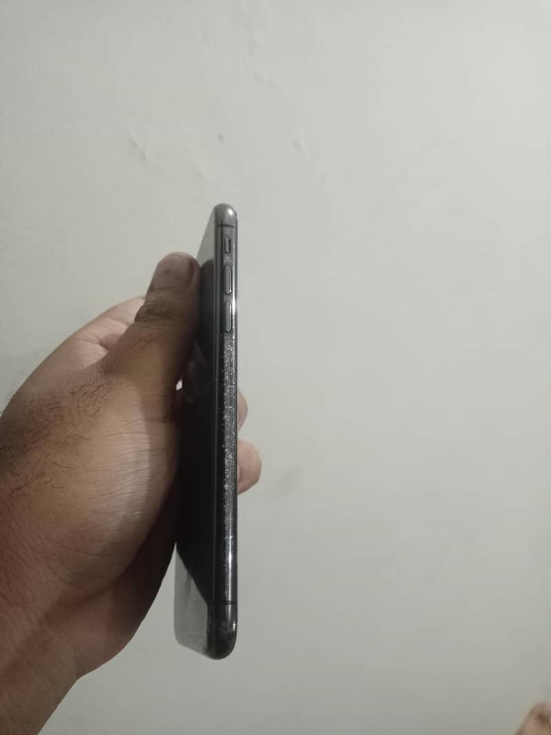 Apple iPhone X 4
