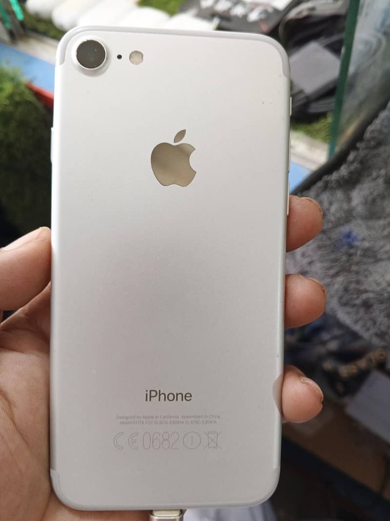 Apple iPhone 7 0