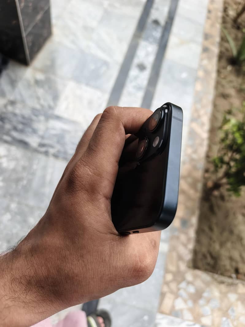 Apple iPhone 14 3