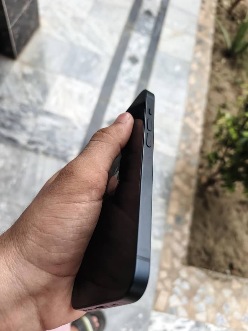 Apple iPhone 14 4