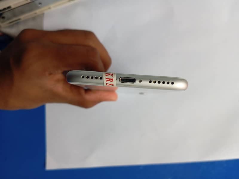 Apple iPhone 8 3
