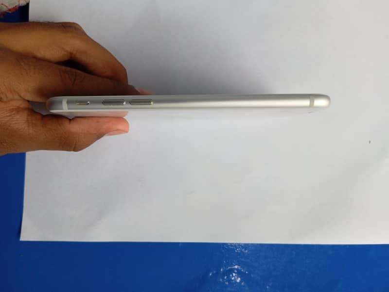 Apple iPhone 8 4
