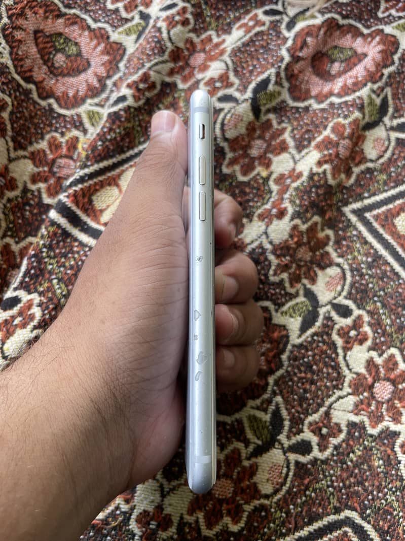 Apple iPhone 8 1