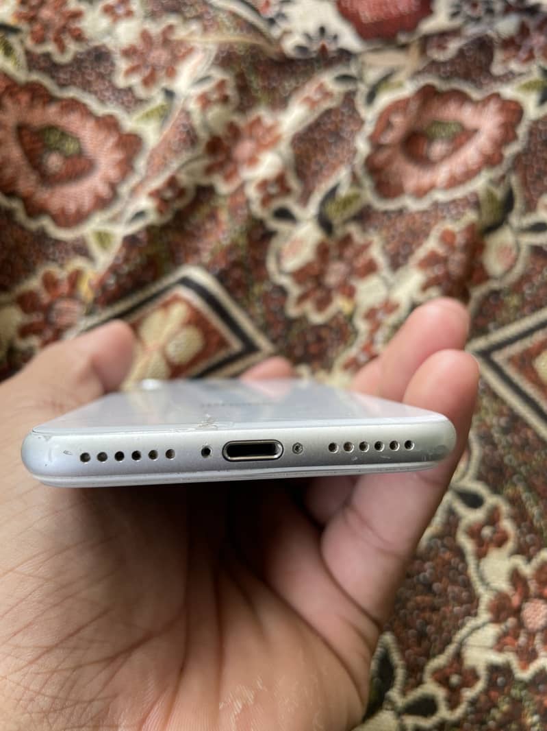 Apple iPhone 8 4