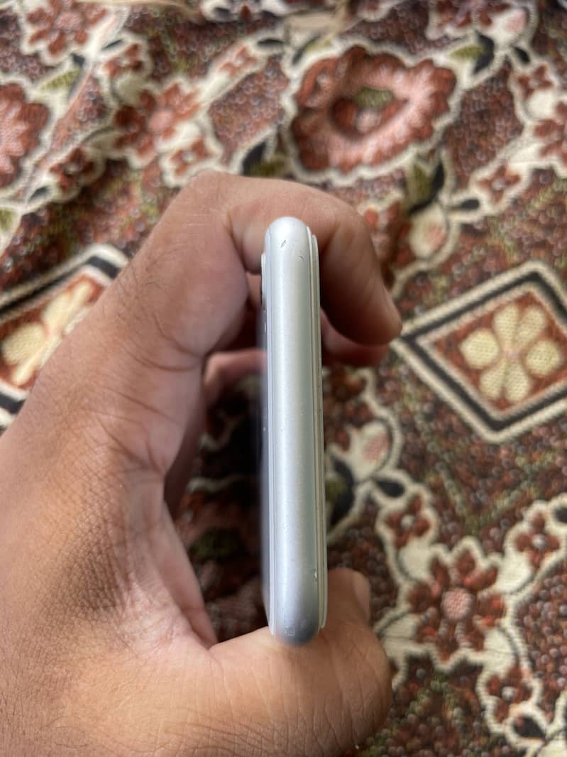 Apple iPhone 8 6