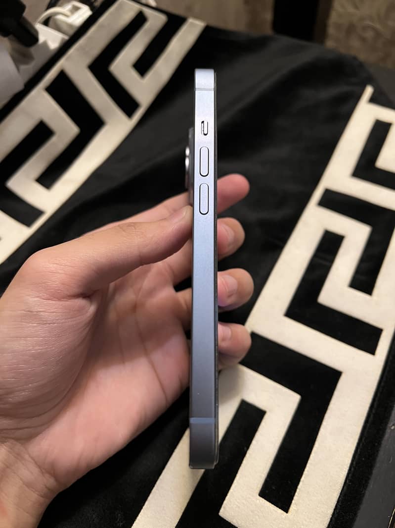 Apple iPhone 14 3