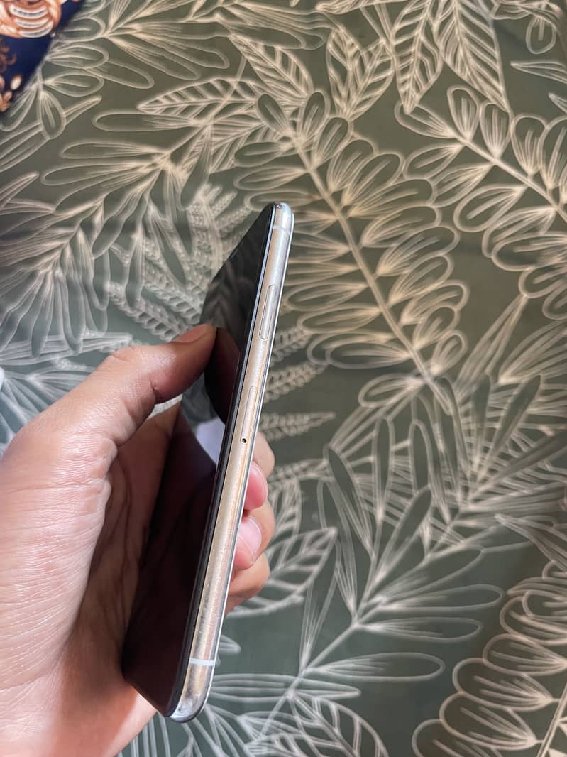 Apple iPhone X 3