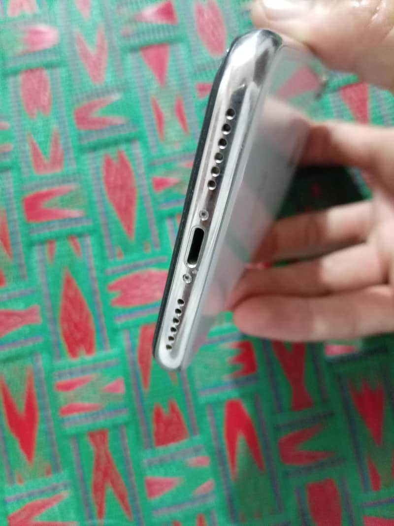 Apple iPhone X 3