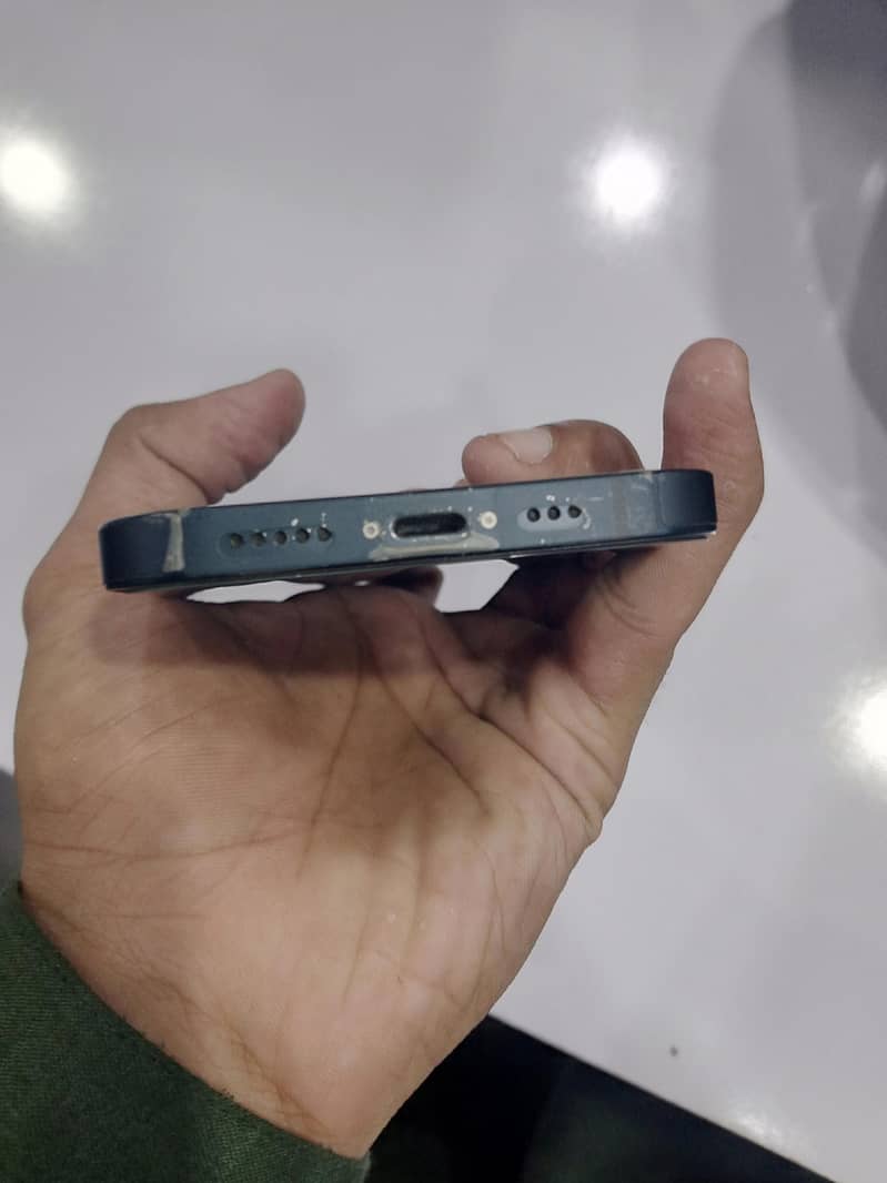 Apple iPhone 13 4