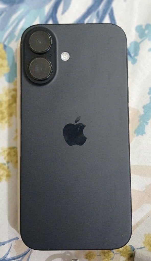 Apple iPhone 16 5