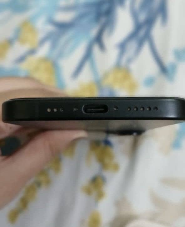 Apple iPhone 16 8