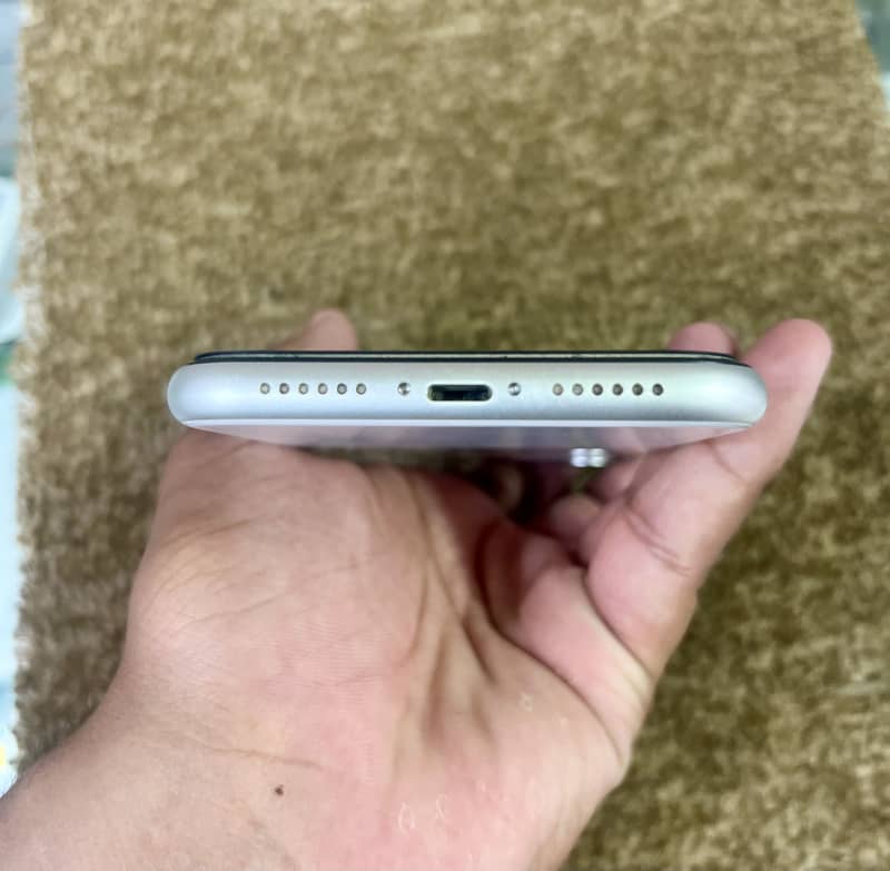 Apple iPhone 11 3