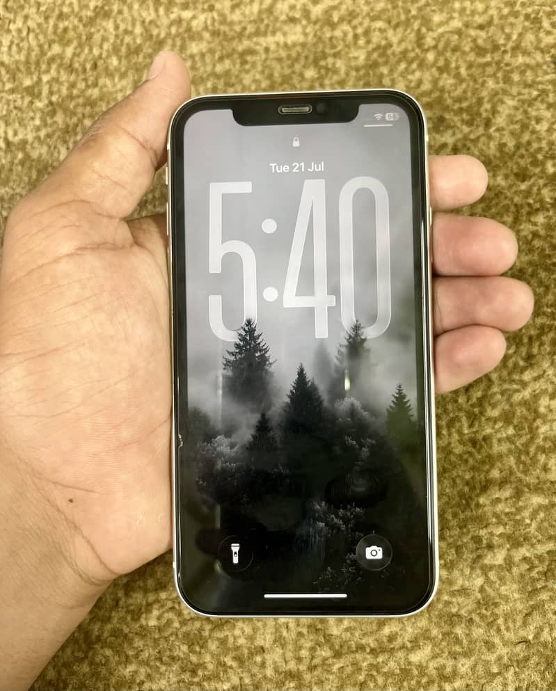 Apple iPhone 11 4