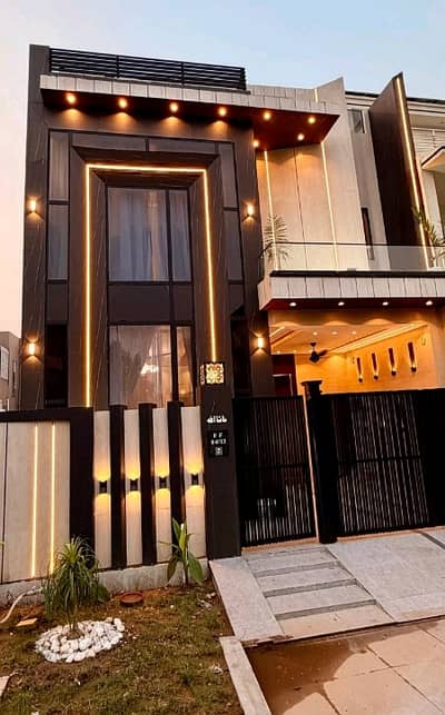 Prime Location 5 Marla House For sale In Rs. 26000000 Only