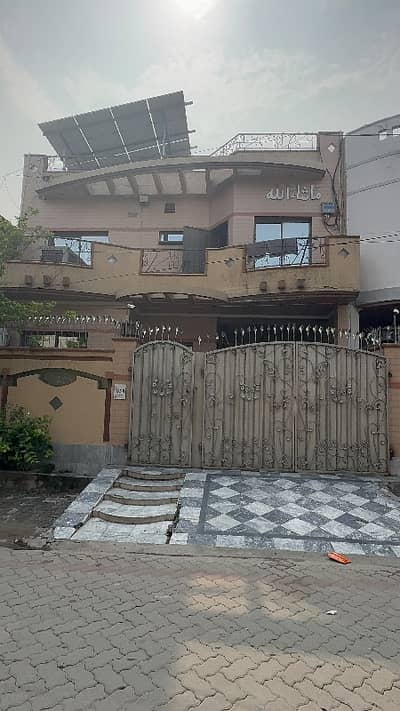 10-Marla Beautiful House For Sale
