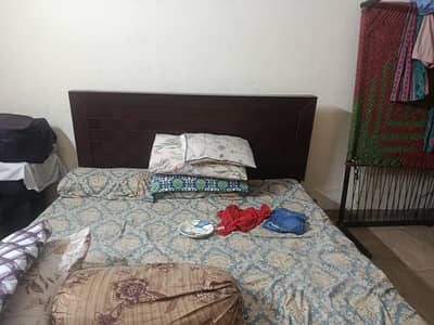 King size bed alongwith mattress for sale