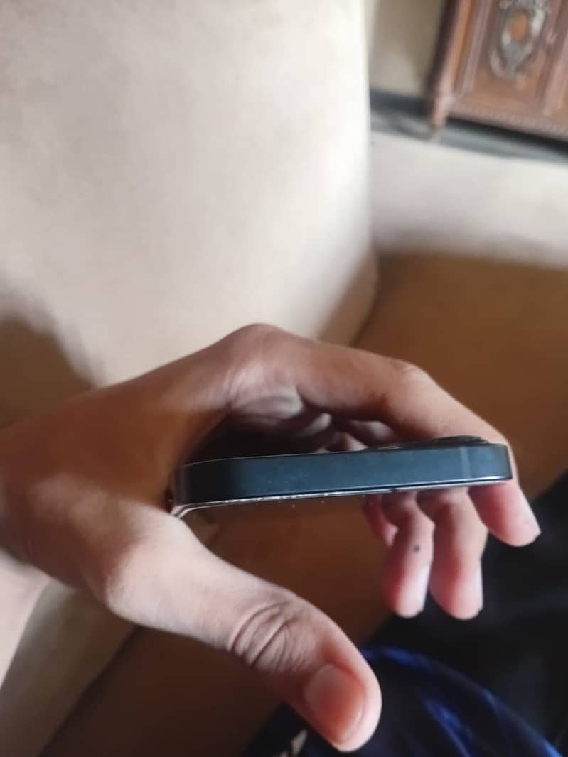 Apple iPhone 13 0