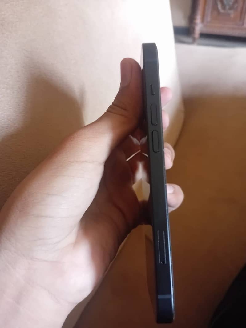 Apple iPhone 13 2