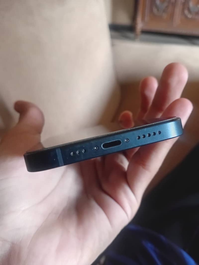 Apple iPhone 13 5