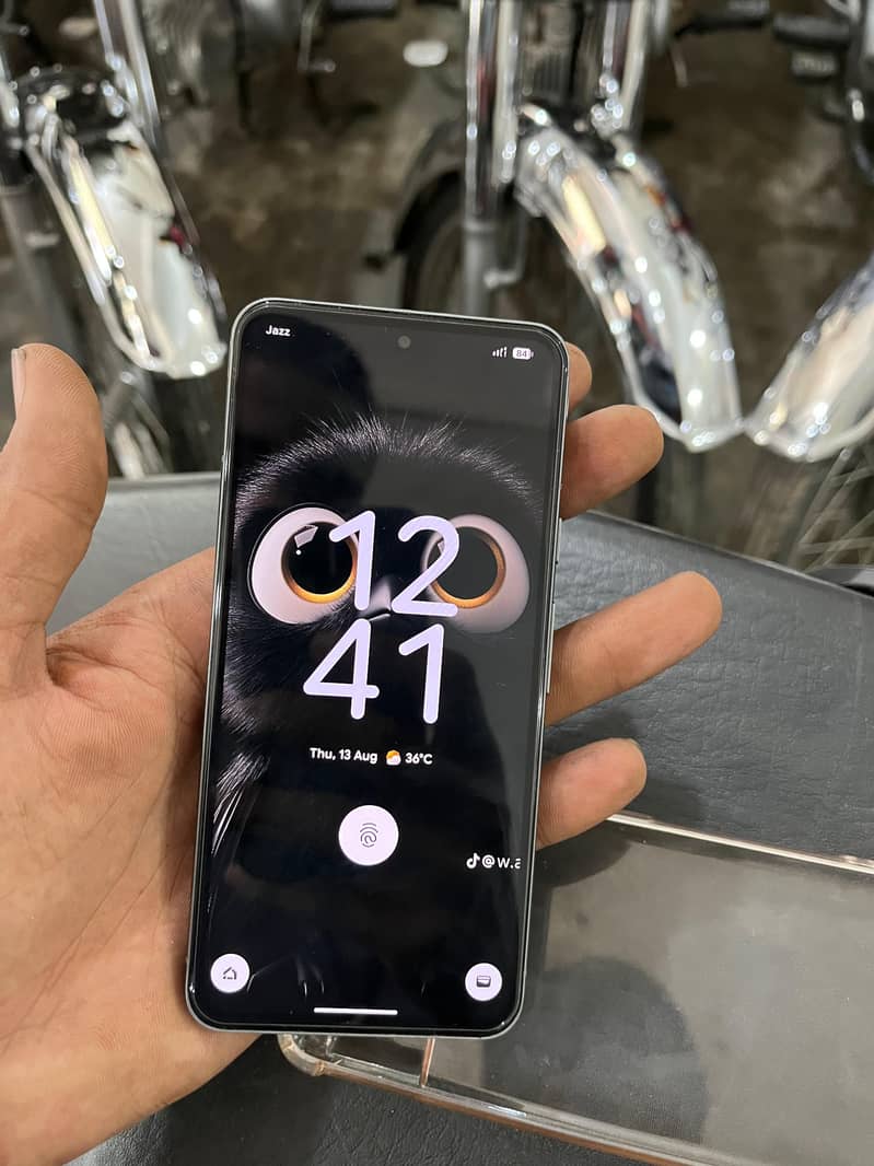 Google Pixel 8 2