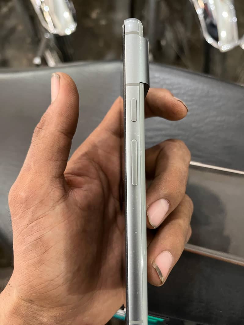 Google Pixel 8 4