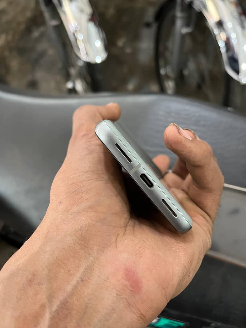 Google Pixel 8 5