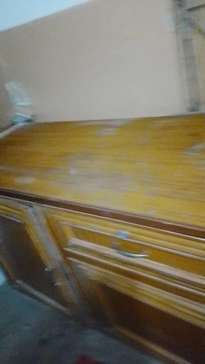 Deyar wooden table