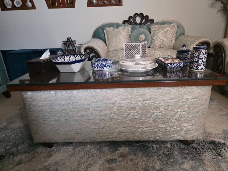 centre table almost new 2