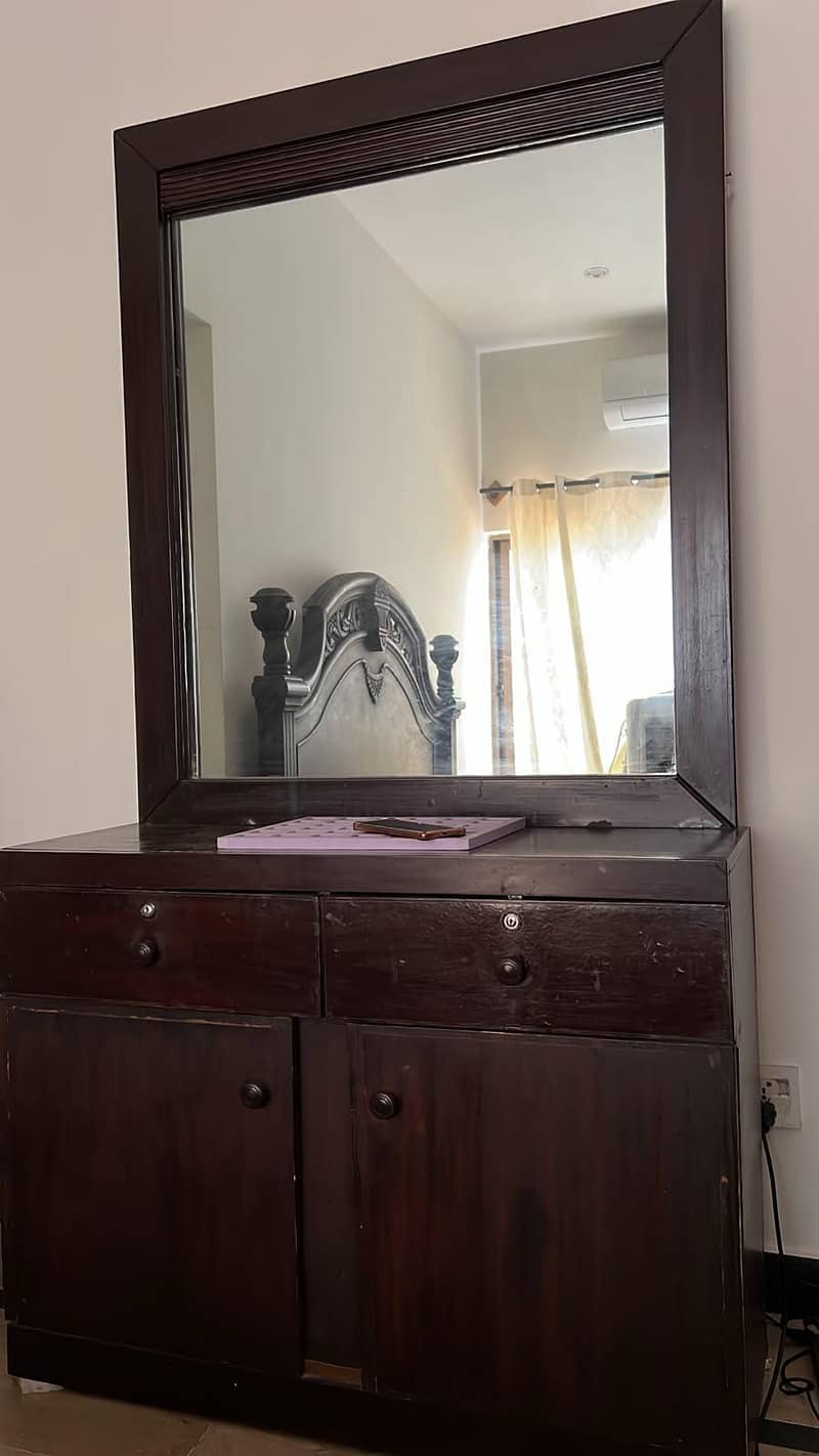 king bed with dressing 2