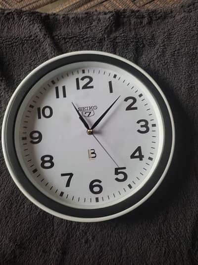 Elegant brand new wall clock
