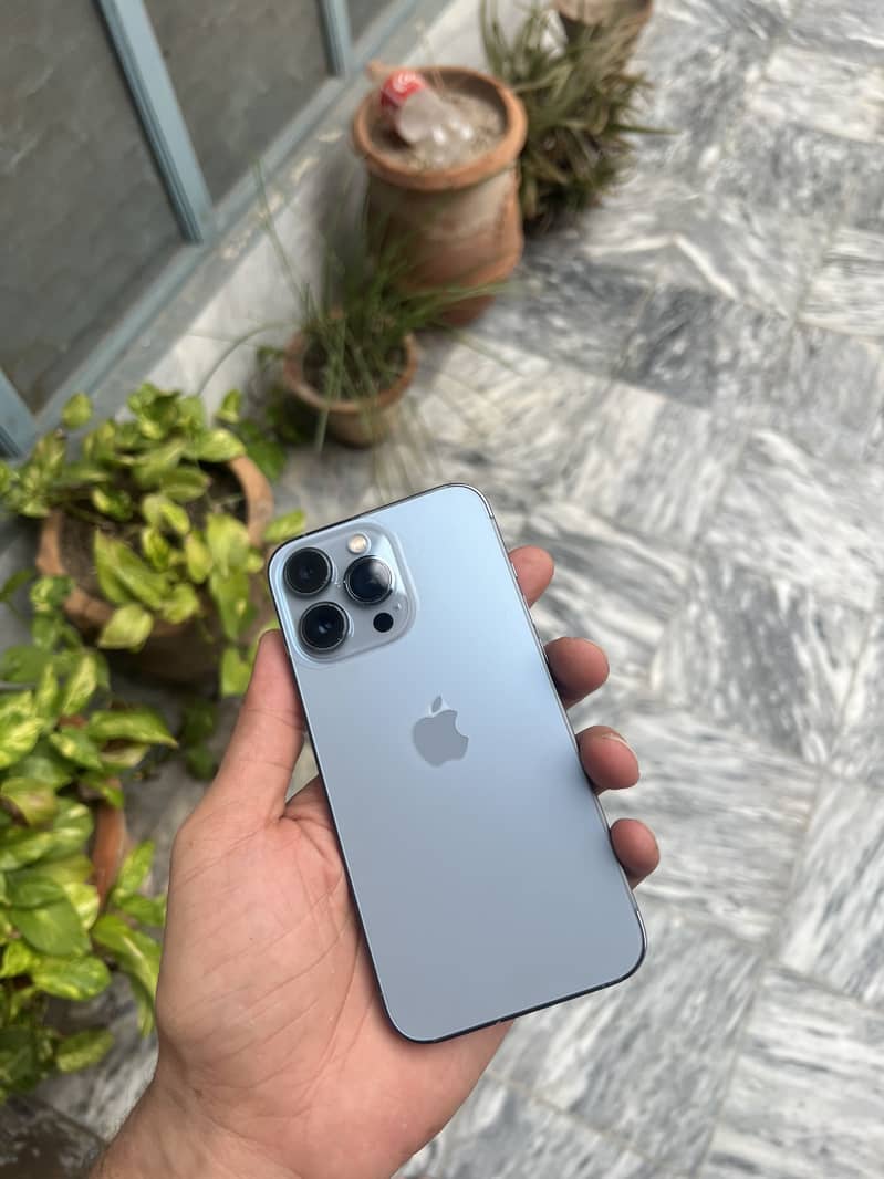 Apple iPhone 13 Pro 1