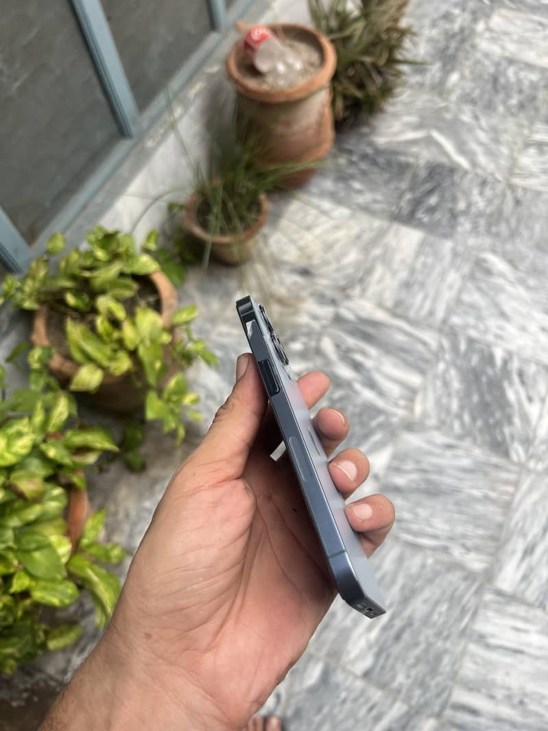 Apple iPhone 13 Pro 4