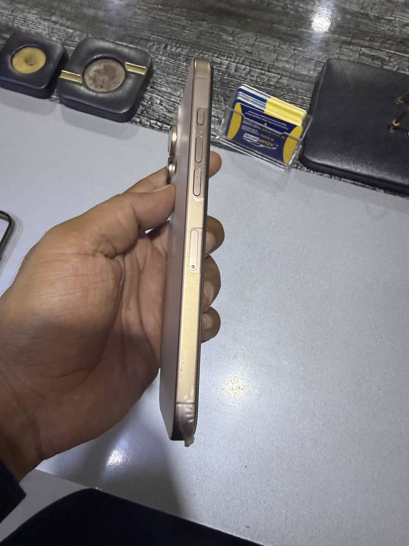 Apple iPhone 16 Pro Max 3