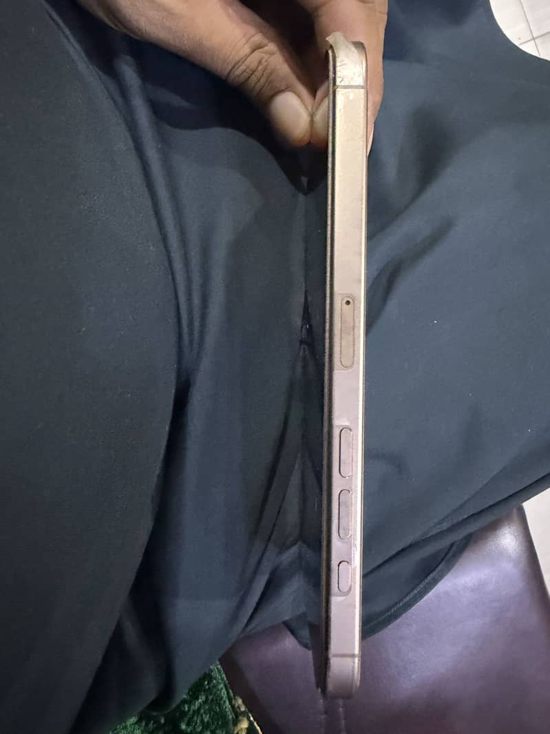Apple iPhone 16 Pro Max 4