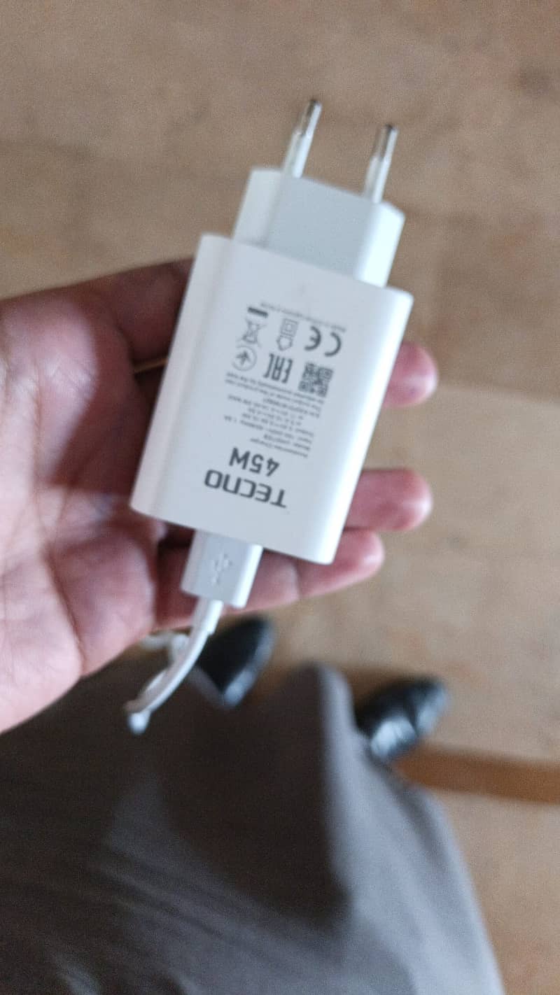 Tecno CAMON 40 Pro 4
