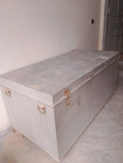 Lohe ki gisti peti for storage