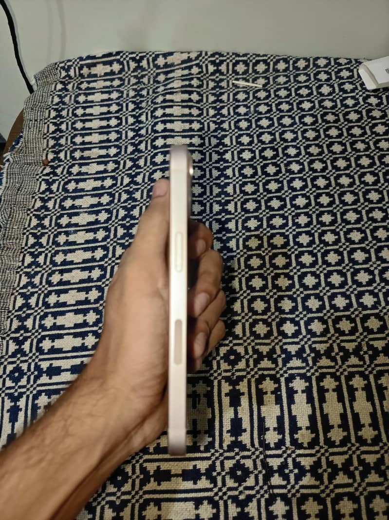 Apple iPhone 13 1