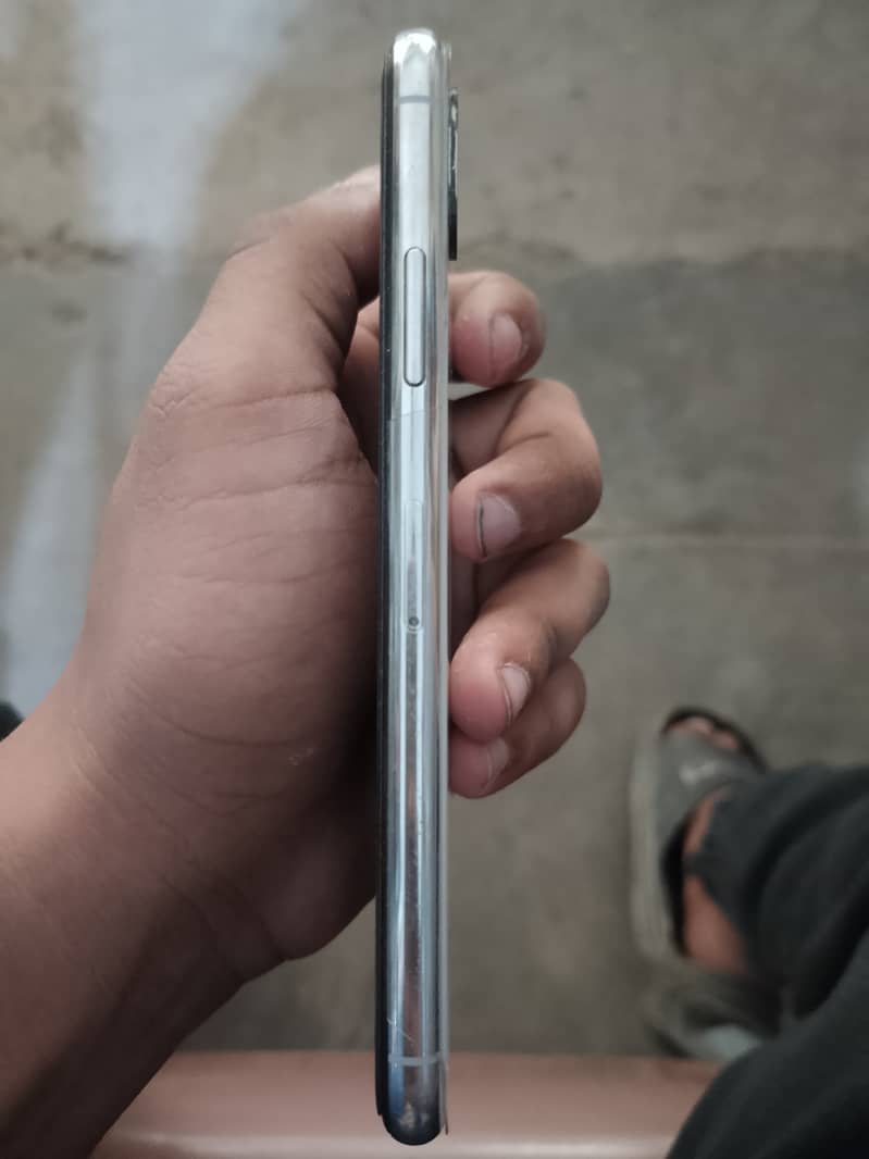 Apple iPhone X 3