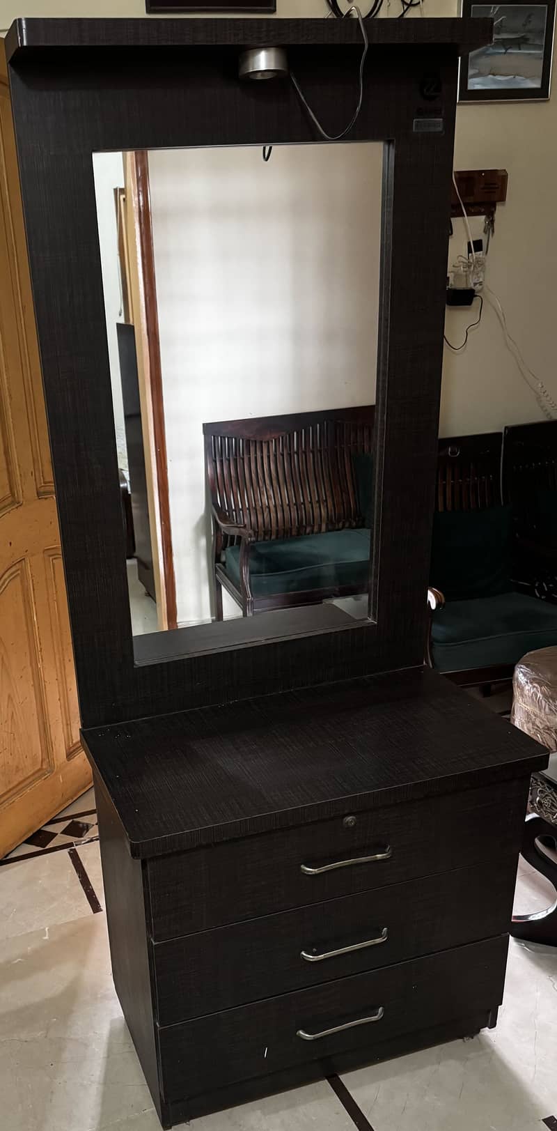 Selling dressing table 2