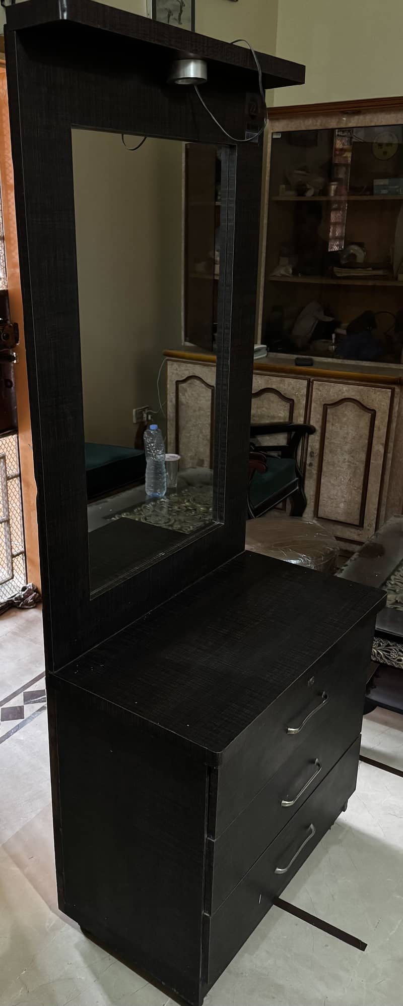 Selling dressing table 3